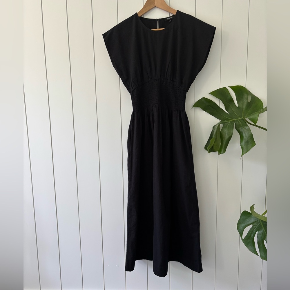 Madewell SMOCKED-WAIST
MIDI DRESS IN STRIPE
SEERSUCKER